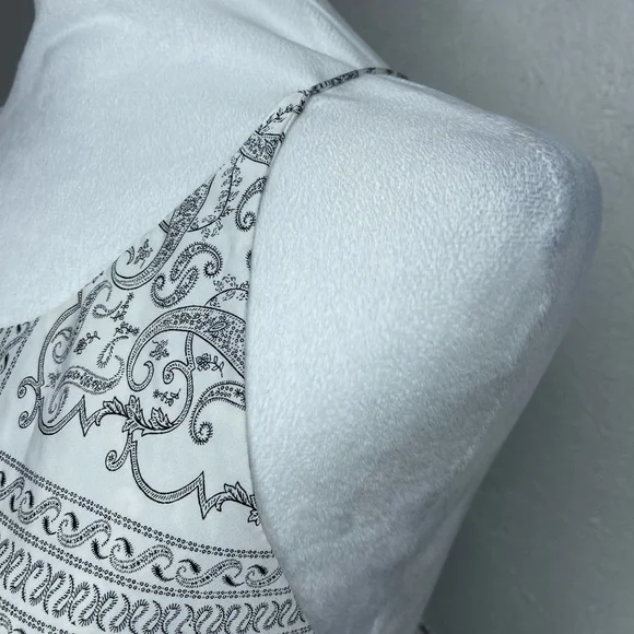 Paisley Bandana Print Strappy Back Slip Midi Sundress
Coastal Summer Resort Lg - Picture 7 of 12